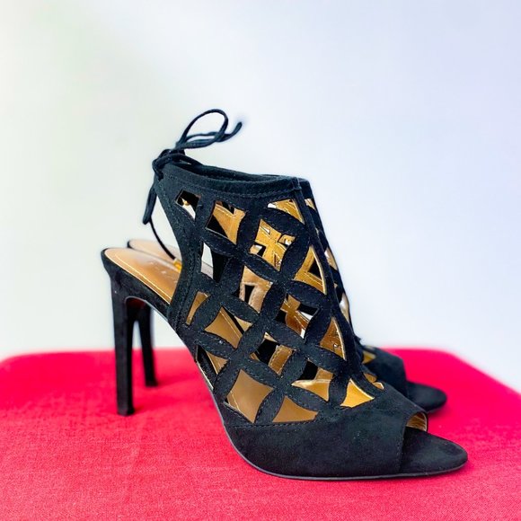 Sexy Black Eyelet Tie Back Stiletto Pump Heel BCBG Luxury Brand 7.5 - Picture 10 of 14